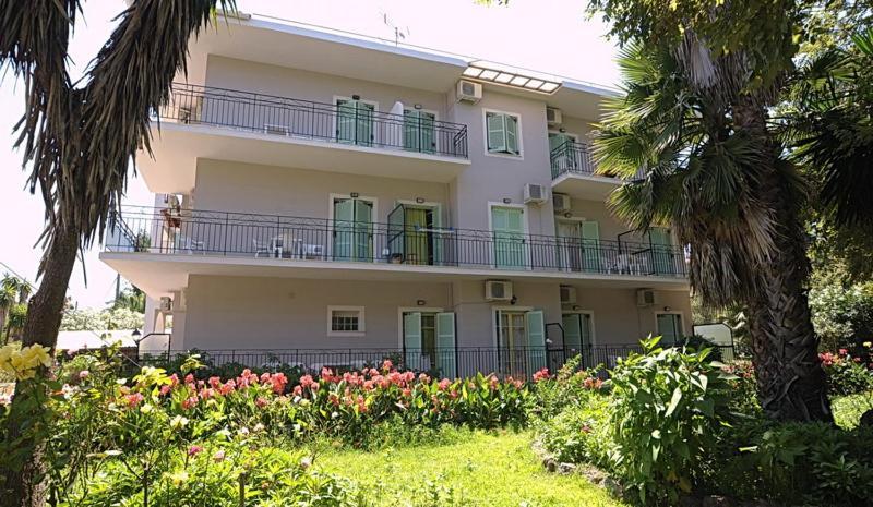 דאסיה Lola'S Apartments 3 מראה חיצוני תמונה